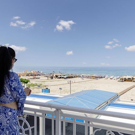 نيوي بوروي Agyra Seaview Hotel By Panel Hospitality المظهر الخارجي الصورة