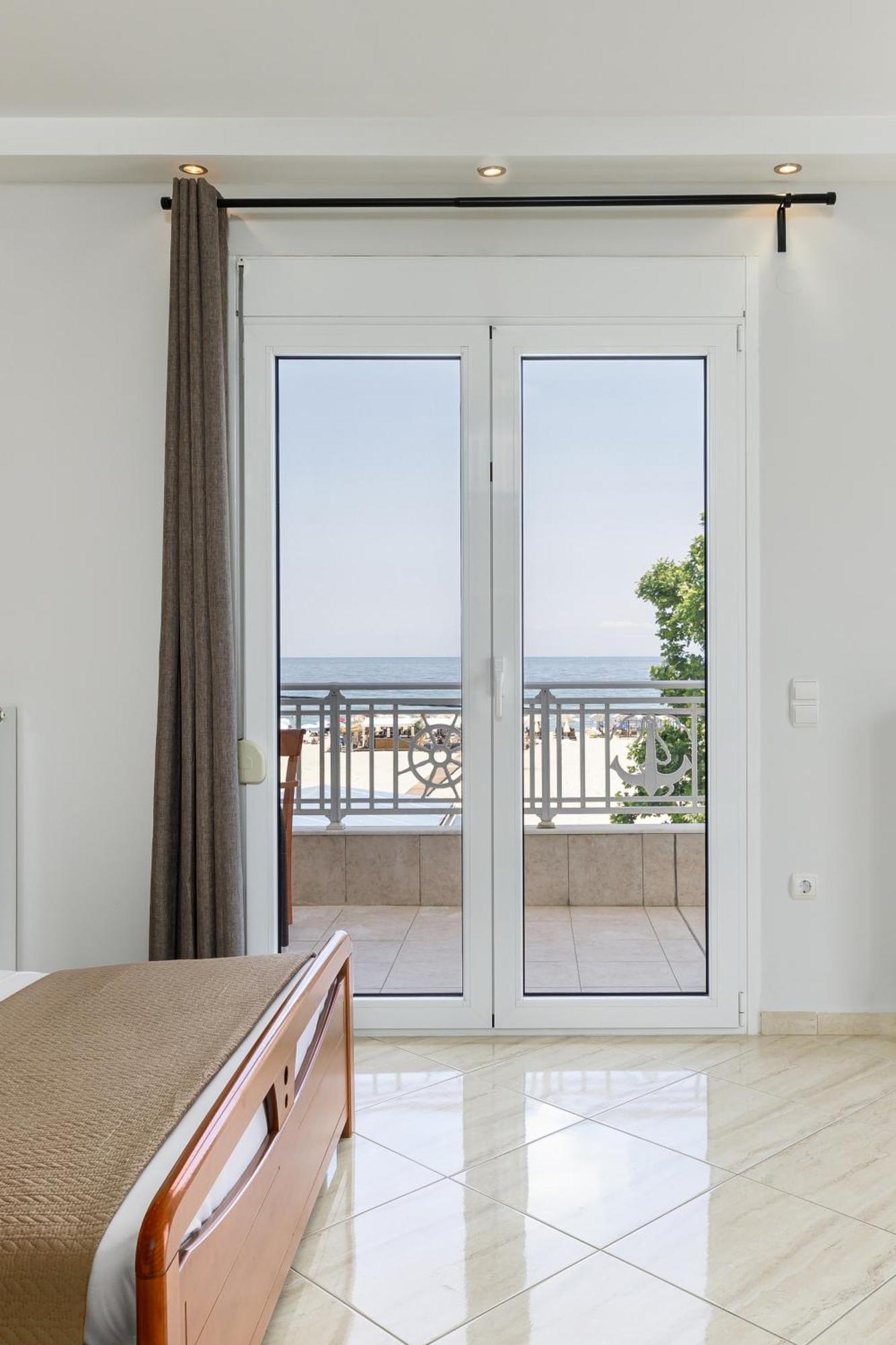 نيوي بوروي Agyra Seaview Hotel By Panel Hospitality المظهر الخارجي الصورة