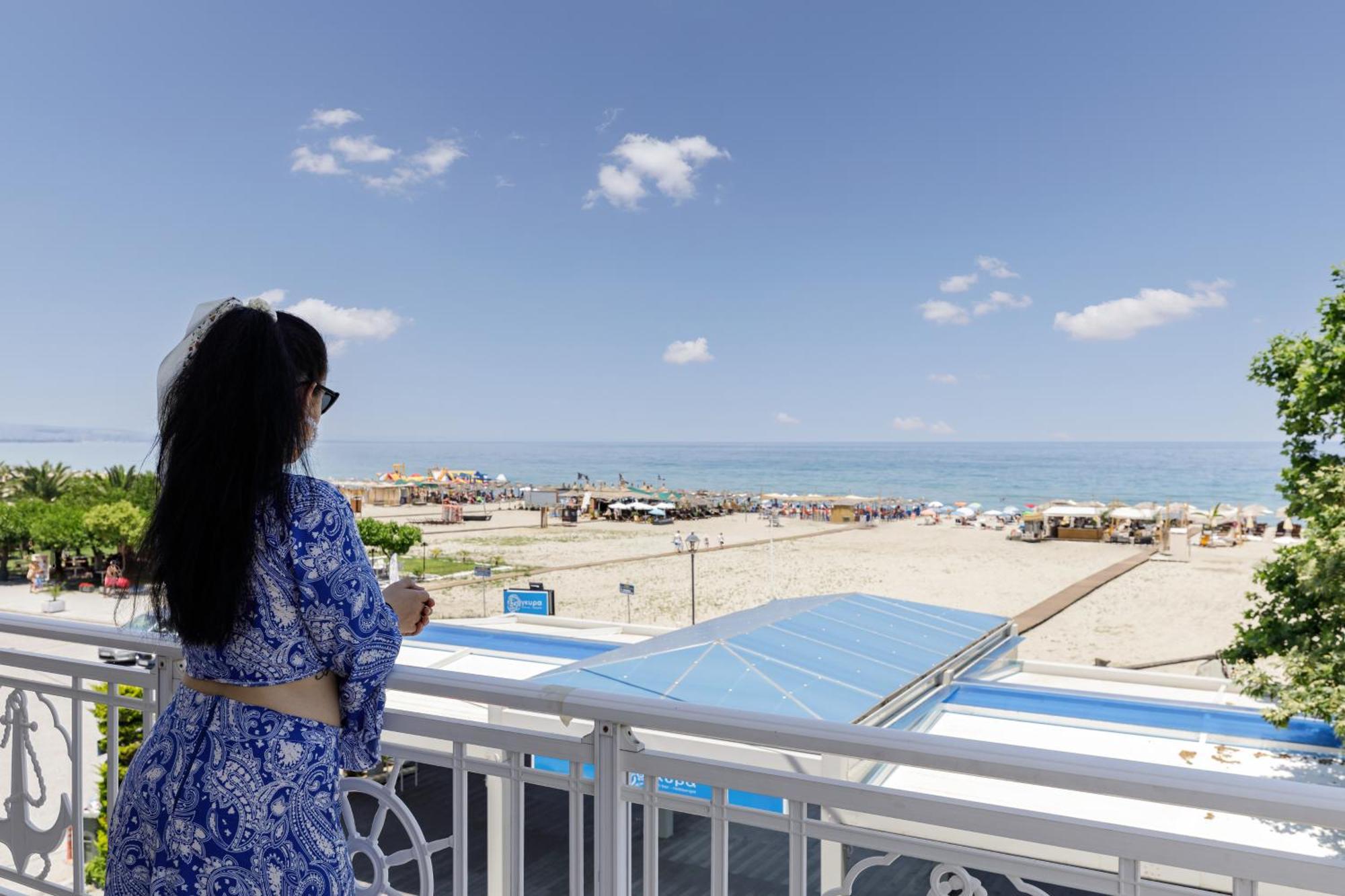 نيوي بوروي Agyra Seaview Hotel By Panel Hospitality المظهر الخارجي الصورة