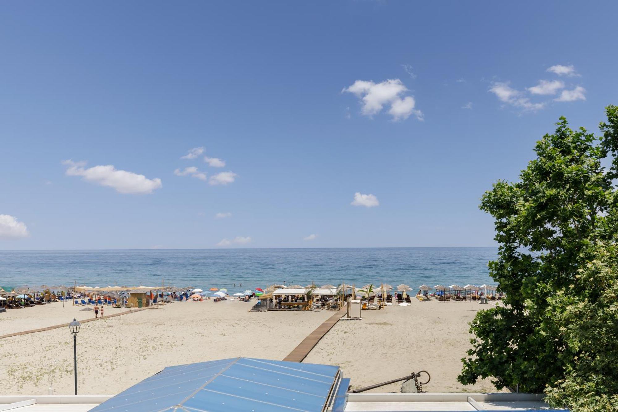 نيوي بوروي Agyra Seaview Hotel By Panel Hospitality المظهر الخارجي الصورة